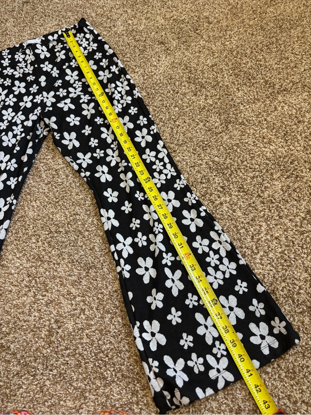 Urban Outfitters || Black and White Floral Retro Style Knit Flare Pants Size XL - Picture 5 of 8
